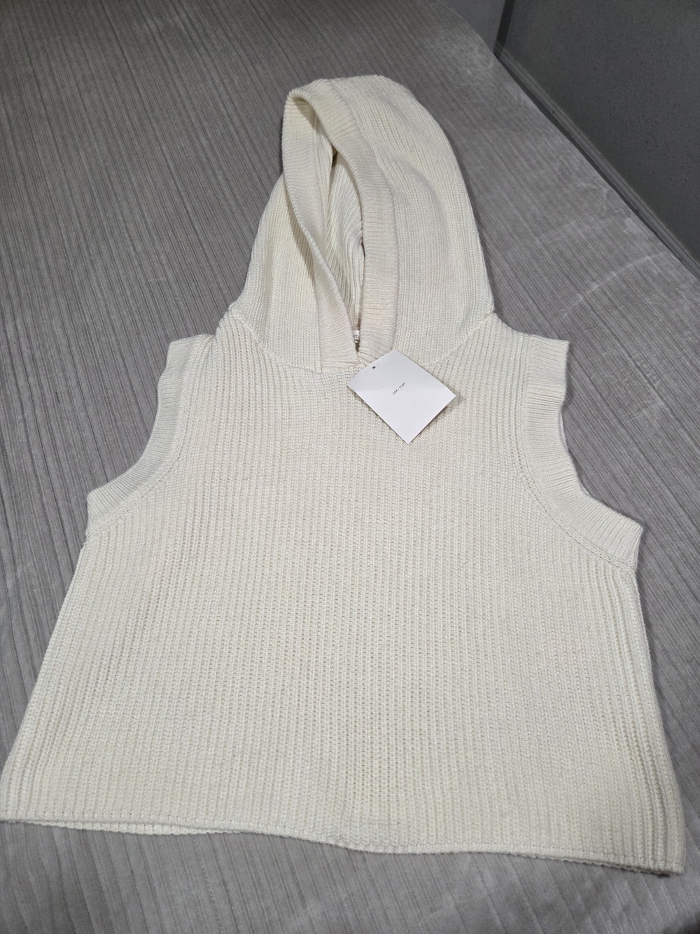SWEATER VEST WITH HOODO